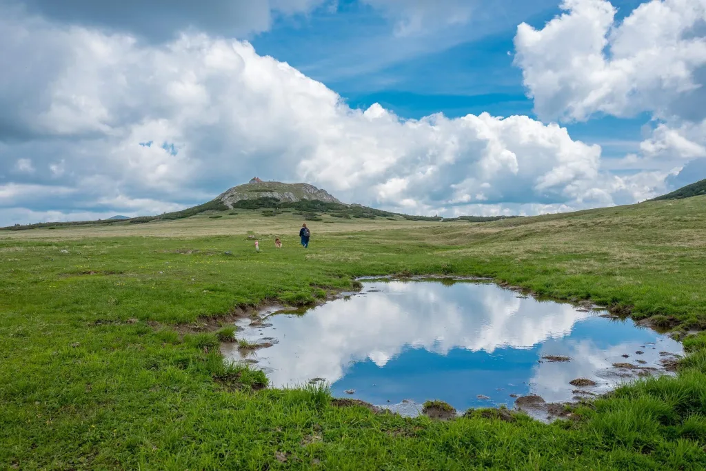 Persönliche Assistentin in ihrer Freizeit beim Wandern mit der Familie. Flexible Dienstplangestaltung geben Freiraum für Familie und Studium.