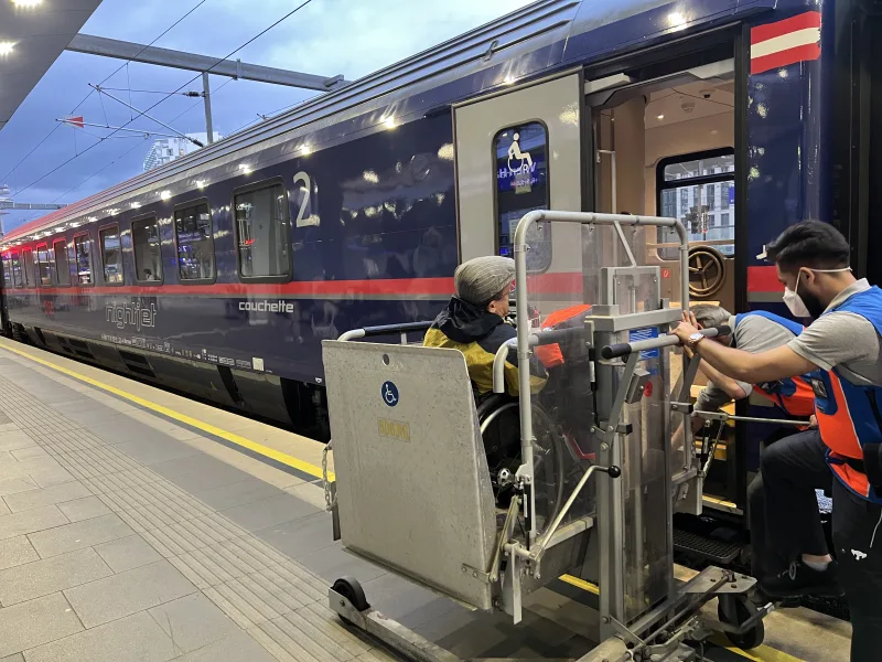 Unterstützung in der Mobilität auf der DIenstreise mit Persönlicher Assistenz