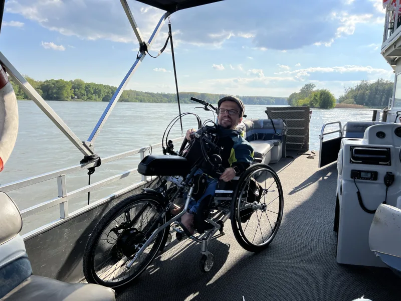 Mit dem Handbike die Überfuhr (Fähre) über die Donau bei Orth an der Donau nutzen