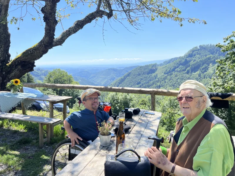 Einkehr auf der Mühlbacher Hütte am Mühlbacher Kogel in Rein in der Steiermark