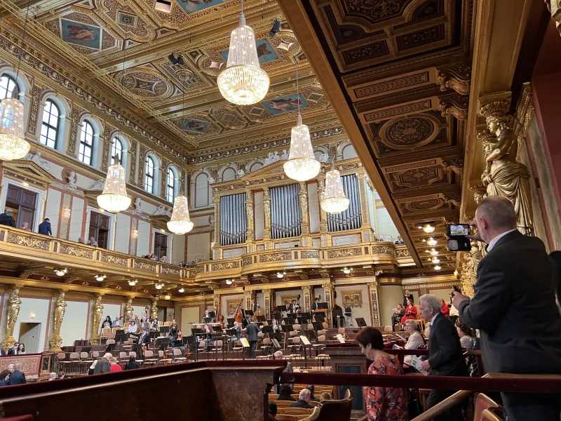 Großer goldener Saal im WIener Musikverein mit den Wiener Philharmonikern beim Konzert